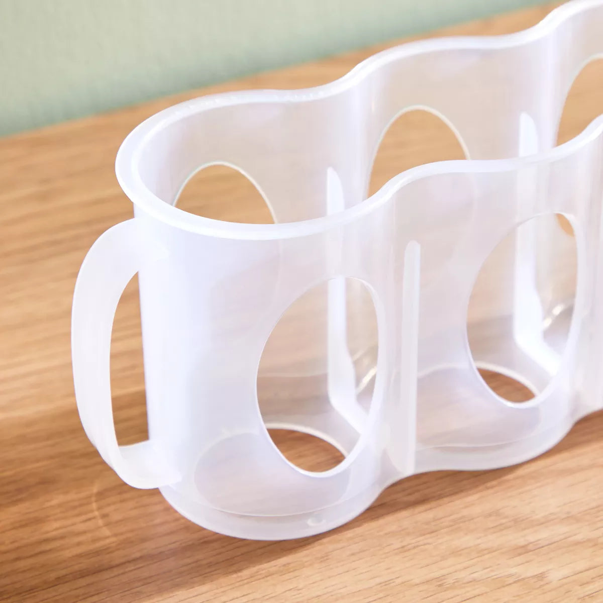 4-Section Can Holder with Handle