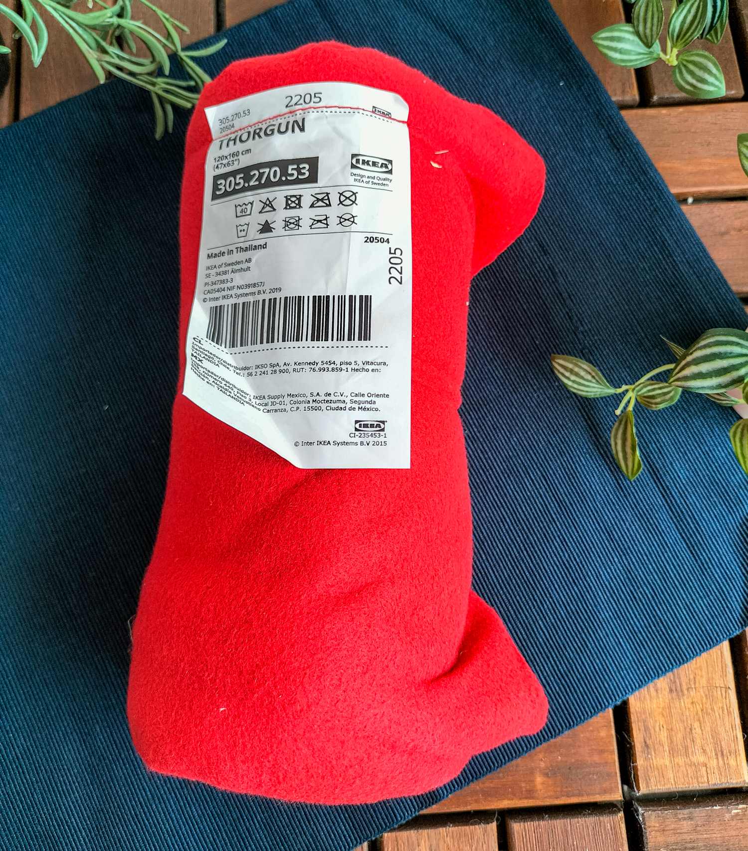 THORGUN Throw, bright red