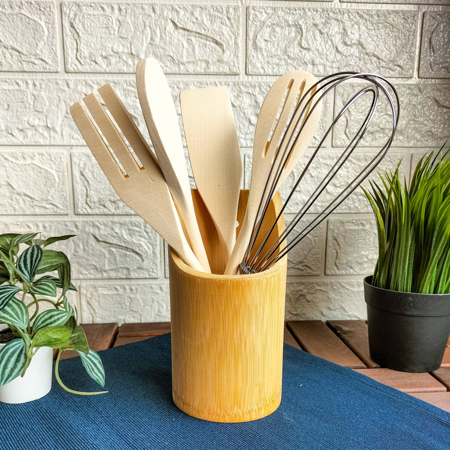 Kitchen utensils with holder