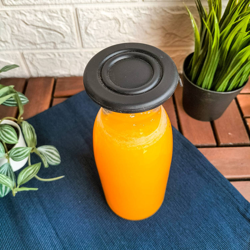 Glass bottle with silicone lid 500 ml