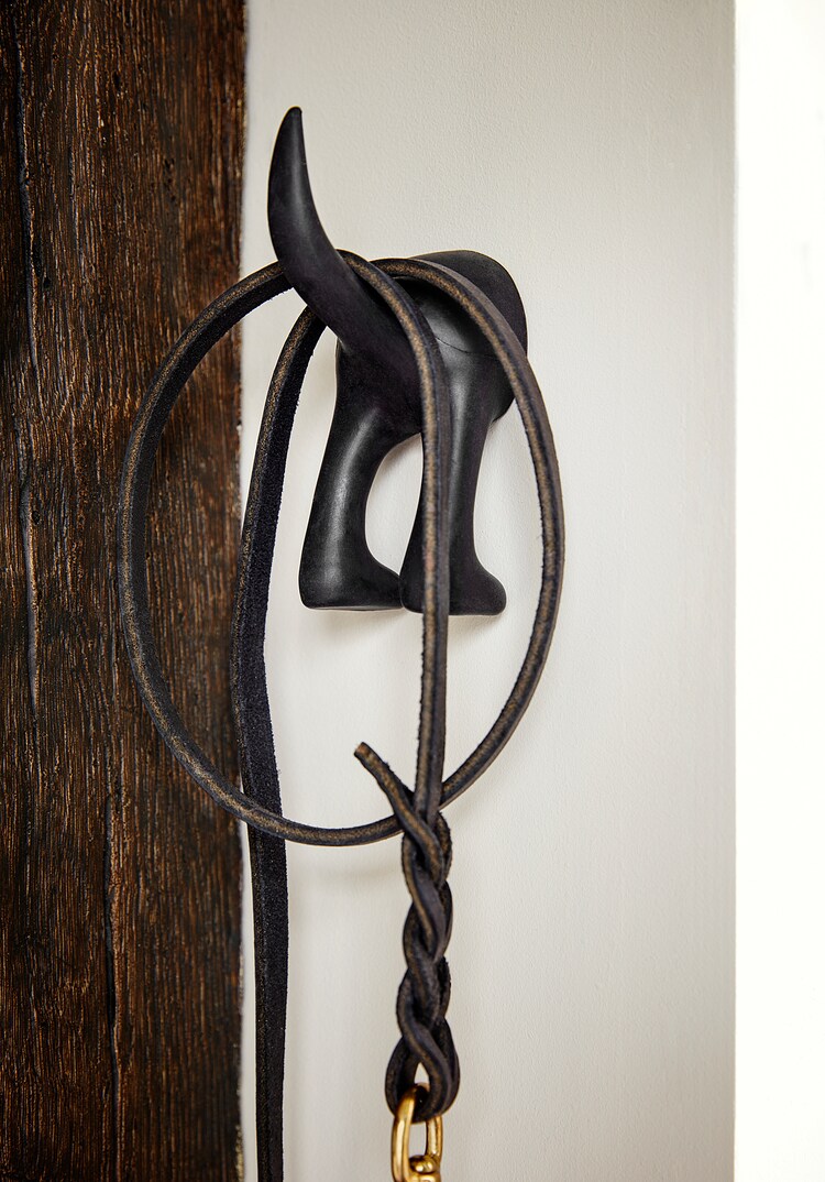 BÄSTIS

Hook, black