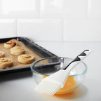 GUBBRÖRA

Pastry brush, white/black