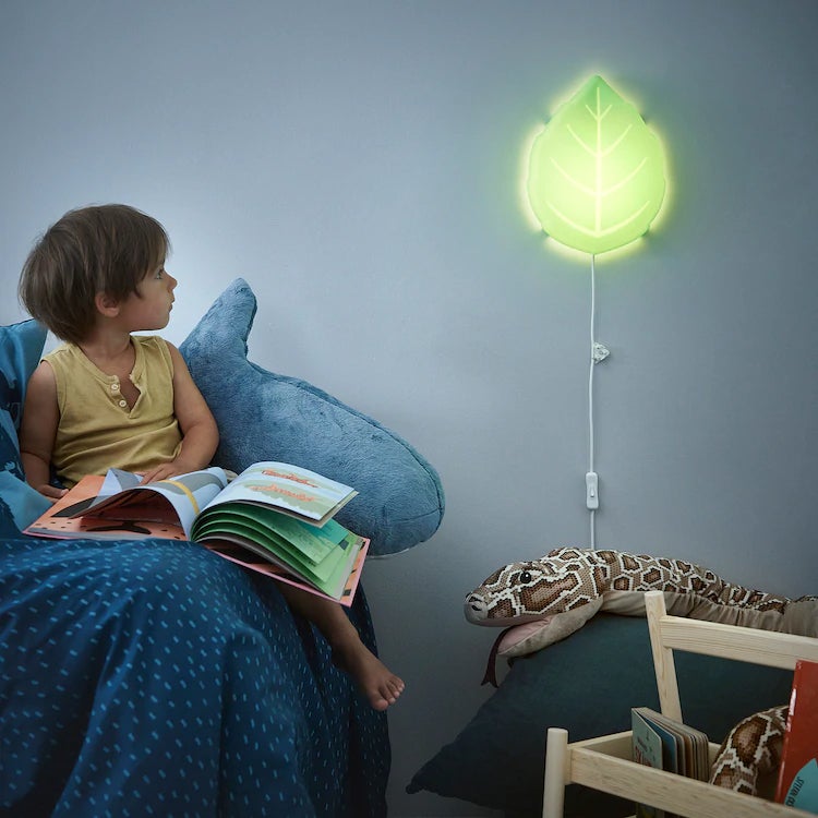 UPPLYST

LED wall lamp, leaf green